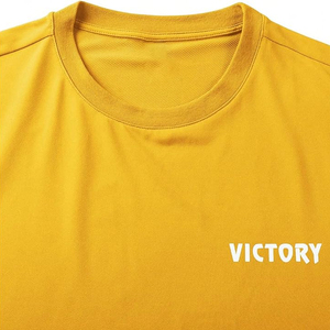 เสื้อยืดโอเวอร์ไซส์ลายกราฟิก Victory สำหรับผู้ชาย สไตล์สตรีทแวร์ แขนสั้น คอกลม ผ้าคอตตอนเจอร์ซีย์ พิมพ์ลายรูปภาพ โลโก้ด้านหลัง - Product Image 2