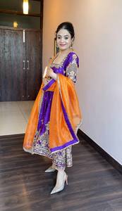 Ensemble Anarkali brodé violet avec dupatta orange, longueur midi, tenue de fête traditionnelle indienne et pakistanaise pour femme, coupe ample - Product Image 3