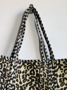 Sac fourre-tout en toile à imprimé léopard, sac de shopping tendance à ouverture supérieure, utilisation toutes saisons - Product Image 3