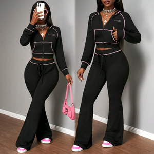 Ensemble de jogging 2 pièces personnalisé pour femme – Survêtement personnalisé de haute qualité avec sweat à capuche court uni et pantalon évasé – Survêtement vierge - Product Image 1