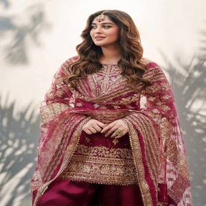 Conjunto de Kurta y Salwar de Seda VASTRA COTTAGE con Bordado de Hilo y Lentejuelas, Dupatta de Red con Borde de Encaje, Ropa Étnica para Fiestas - Product Image 5