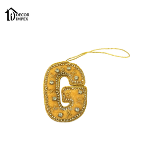 Nouvelles décorations de Noël élégantes en forme d'alphabet, ornées de perles Zardosi faites à la main, lettres suspendues personnalisées - Product Image 1