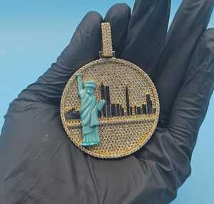 Pendentif Moissanite Statue de la Liberté avec l'horizon de New York, plaqué or de luxe, serti de pierres, en argent 925, bijoux fins, pendentifs et breloques - Product Image 1