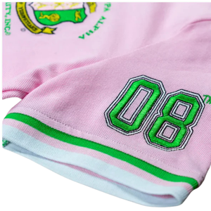 เสื้อโปโลปักลายสำหรับผู้หญิง พร้อมโลโก้รูปโล่และดีเทลที่แขนเสื้อ ผลิตจากผ้าฝ้ายพรีเมียม แขนสั้น สไตล์ลำลอง แฟชั่นเสื้อผ้า - Product Image 4