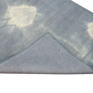 Alfombra Moderna de Lana Hecha a Mano - Diseño Abstracto Azul y Blanco con Efecto Tie-Dye, Alfombra de Lujo para Sala de Estar y Dormitorio - Product Image 1