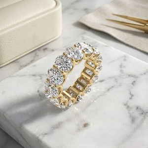 Bague éternité ovale sertie de pierres de 10,50 carats au total - Product Image 3