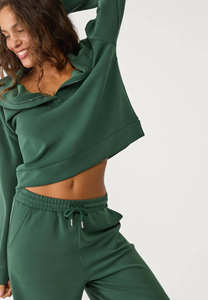 เสื้อสเวตเชิ้ตผู้หญิงสีเขียวขวด คอสูง เนื้อผ้านุ่ม สวมใส่สบาย มีซิปและแขนยาว เหมาะสำหรับออกกำลังกาย - Product Image 6