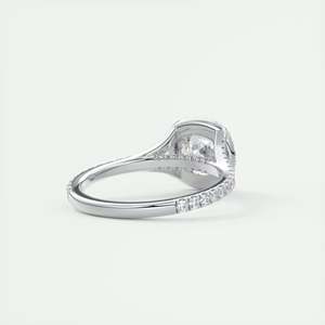 Anillo de compromiso con diamante cultivado en laboratorio de 2.50 quilates, corte cojín, halo francés oculto, con puntas en miniatura y pavé francés - Product Image 4