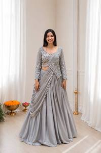 ชุดเลเฮนกาปักลายสีเทา พร้อมเสื้อแขนยาว ผ้าคลุมไหล่ ผ้าไหมลายรังโกลี ชุดสำหรับงานปาร์ตี้และงานแต่งงานสำหรับผู้หญิง - Product Image 3
