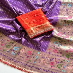 Sari de Seda Paithani VASTRA COTTAGE con Jacquard Zari, Borde Meenakari, Pallu Rico y Blusa Bordada, Teñido a Mano, Diseño Exclusivo - Product Image 2