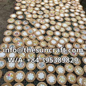 Posavasos de Concha Nácar Brillante con Borde de Ratán Trenzado - Tapete de Lujo Resistente al Calor - Adorno Artesanal para el Hogar - Product Image 5