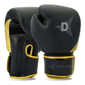 Gants de boxe Daizen Star en cuir PU noir et or avec sangle de poignet réglable pour la fermeture, respirants et personnalisables pour adultes - Product Image 1