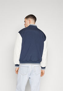 Veste universitaire en laine personnalisée avec logo pour hommes, fermeture à boutons, poches, style Letterman, veste de baseball, veste bomber universitaire - Product Image 2