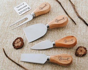 Ensemble de mini-couteaux à fromage avec manche en bois – Spatule à beurre et fourchette à fromage en acier inoxydable pour desserts, gâteaux et service - Product Image 1