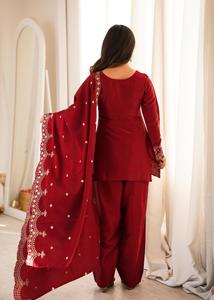 Ensemble de costume Salwar trois pièces pour femme en soie romaine avec Kurta Jari, Shalwar Farshi large, Dupatta à bordure de sequins et motif de point de couture sur le col - Product Image 6