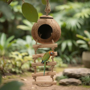 Casa para Pájaros de Coco Natural / Nido para Pájaros Hecho con Conchas de Coco, Fabricado en Green Future Vietnam - Product Image 1