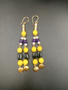 Boucles d'oreilles en perles d'eau douce plaquées or, forme papillon, style minimaliste, bijoux de tous les jours, perles jaunes, noires et violettes - Product Image 2