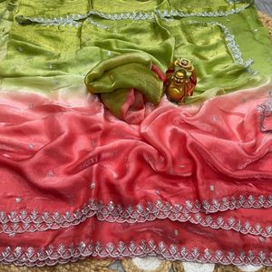 Sari en soie élégant et de créateur avec broderies de sequins et ornements de mariage, prix de gros par Royal Export - Product Image 2