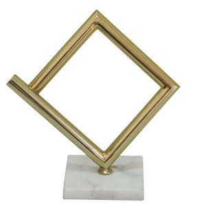 Escultura Geométrica de Aluminio con Diamantes Dorados sobre Base de Mármol Blanco, Decoración de Mesa Metálica Abstracta de Lujo para el Hogar y la Oficina - Product Image 1