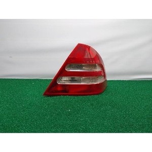ไฟท้ายขวามือสองสำหรับรถยนต์ C-class รุ่น 2038200264R - Product Image 1