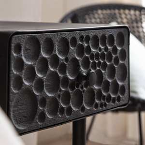 Mesita de noche Vandana Grand Novara en madera de mango y metal - Product Image 3