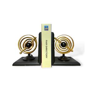 ที่คั่นหนังสือรูปวงแหวน BE14 พร้อมฐานไม้ ดีไซน์โดดเด่นเพื่อการยึดเกาะและจัดระเบียบหนังสือของคุณ - Product Image 1