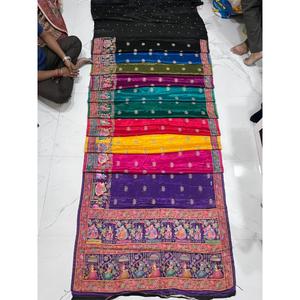 Sari de viscosa pura estampado de alta demanda, atuendo étnico moderno para festivales y bodas, disponible a un precio asequible. - Product Image 1