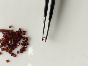 Granat rouge naturel 2MM, taille princesse carrée, qualité supérieure, pierre précieuse en vrac pour la fabrication de bijoux - Product Image 2