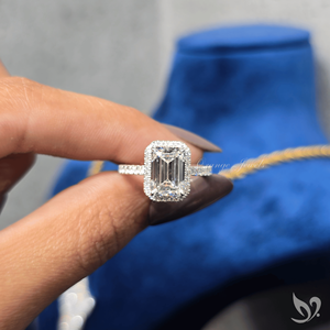 แหวนเพชรทรงเหลี่ยมมรกต 3 กะรัต เพชรเลี้ยงในห้องปฏิบัติการ ประดับเพชรรอบวง ทองคำขาว รับรองโดย IGI แหวนหรูสำหรับงานแต่งงานและวันครบรอบ - Product Image 5
