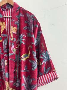 Bata Kimono de Terciopelo Rojo Selva, Abrigo con Forro de Algodón Indio - Product Image 3