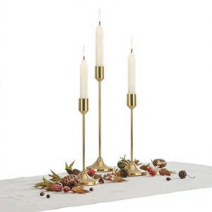 Ensemble de 3 chandeliers vintage en laiton doré, grands et élégants, supports de bougies coniques, style antique, décoratifs, en métal - Product Image 1