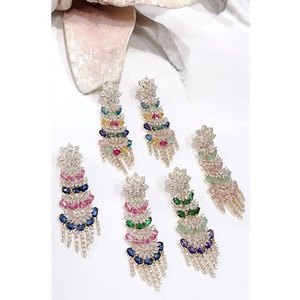 Pendientes de latón chapado en oro de calidad premium con circonita brillante y piedra tallada en forma de rosa para mujer, ideales para fiestas y eventos nocturnos. - Product Image 2