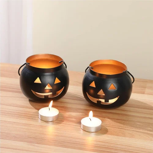 Bougeoir en métal noir avec design en forme de nœud pour décoration d'Halloween - Product Image 4