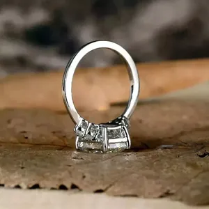 Bague solitaire en moissanite, argent sterling 925 plaqué or, bague de fiançailles, coupe ronde classique, aspect diamant, bijoux fins, cadeau - Product Image 4