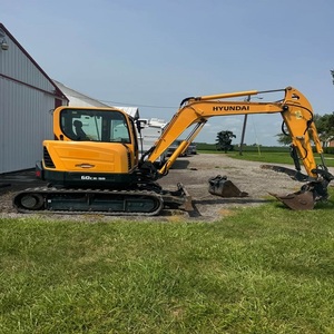 Mini-excavatrice Hyundai fiable, conçue pour des performances de creusement précises, avec une maniabilité aisée et une structure robuste pour les projets. - Product Image 3