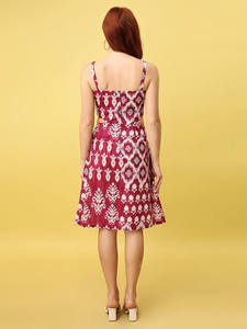 Robe midi simple et élégante pour femme, personnalisée par le fabricant, à manches courtes, avec laçage, sans bretelles, idéale pour le bureau et les occasions formelles. - Product Image 3