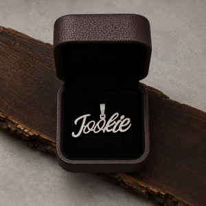 Colgante con Nombre Personalizado en Letra Cursiva, Micro Pavé de Moissanita, Estilo Hip Hop, Joyería de Lujo al por Mayor - Product Image 4