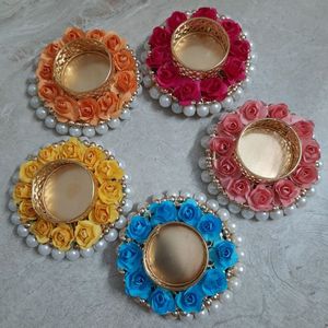 เชิงเทียนรังโกลีแบบอินเดียตกแต่งด้วยกระจกและดอกกุหลาบ ขนาด 12 นิ้ว งานแฮนด์เมดทันสมัย เหมาะสำหรับตกแต่งงานคริสต์มาส งานแต่งงาน และตกแต่งบ้าน - Product Image 3