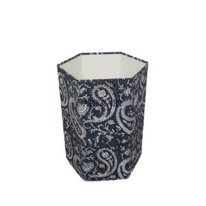 Cubo de Basura Plegable Hexagonal Elegante de Cartón y Papel de Algodón Hecho a Mano, para Uso en Interiores y Exteriores, para la Calle y la Oficina - Product Image 1