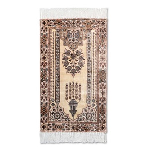 Alfombra de Oración Persa Floral Anudada a Mano, Rectangular, de Lana y Seda, Pelo Medio, con Base Antideslizante de Goma - Product Image 3