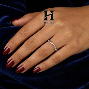 Bague de mariage de luxe en or blanc 14 carats avec diamants de laboratoire, motif branche et vigne, inspirée de la nature - Product Image 4