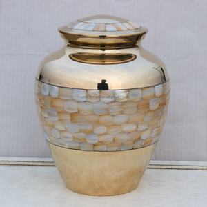 แม่ไข่มุกสำหรับเผาทองเหลือง,โกศสำหรับขี้เถ้ามนุษย์เถ้าทองเหลืองโกศพร้อมไม้ม็อบสลักในแบบฉบับโกศจากอินเดีย - Product Image 5