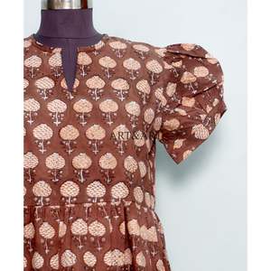 Robe midi bohème en coton lavable et écologique à imprimé floral, faite à la main, à manches courtes, pour femme, style décontracté, coupe trapèze, idéale pour l'été et la plage - Product Image 2