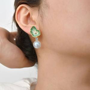 Pendientes Largos de Estilo Chino, Diseño de Hoja de Loto con Pintura al Óleo, Lujo Ligero y Versátil para Mujer - Product Image 4