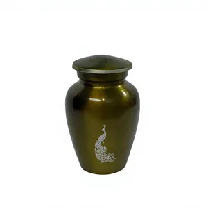 Urne funéraire en aluminium en gros, vintage, vert olive, en métal, artisanale, avec paon argenté gravé - Product Image 2