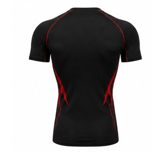 Camiseta de compresión avanzada diseñada para brindar soporte muscular específico sin comprometer la transpirabilidad ni la comodidad. - Product Image 2