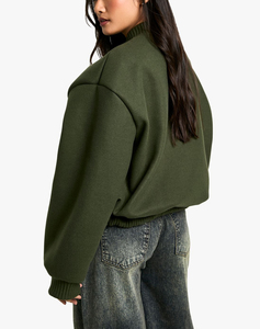Veste Bomber Femme Style Universitaire Vert Olive avec Logo Brodé et Fermeture Éclair – Collection Hot Sale - Product Image 5