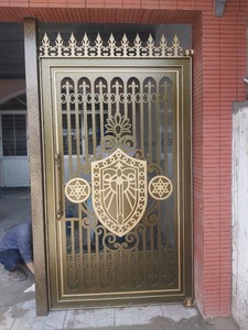 Portail battant en fer forgé de style européen haut de gamme pour villas et appartements – Porte extérieure moderne en fer fabriquée au Vietnam - Product Image 5