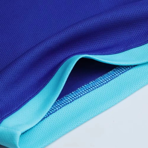 Ensemble de vêtements de football athlétiques en maille douce, maillot de performance, short personnalisé avec logo pour clubs professionnels, académies, ligues, tournois - Product Image 5