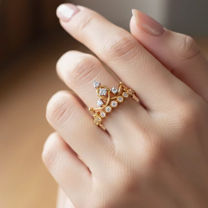 Anillo de Piedras Preciosas Doradas de la Serie Crown para Mujer - Diseño de Princesa con Personalidad - Product Image 2